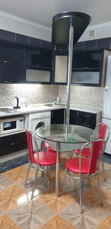 Apartament Near Dnieper チェルカースィ エクステリア 写真